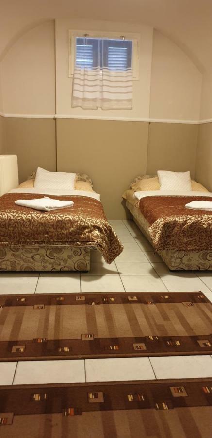 דירות אגר Jokai Family Apartman מראה חיצוני תמונה